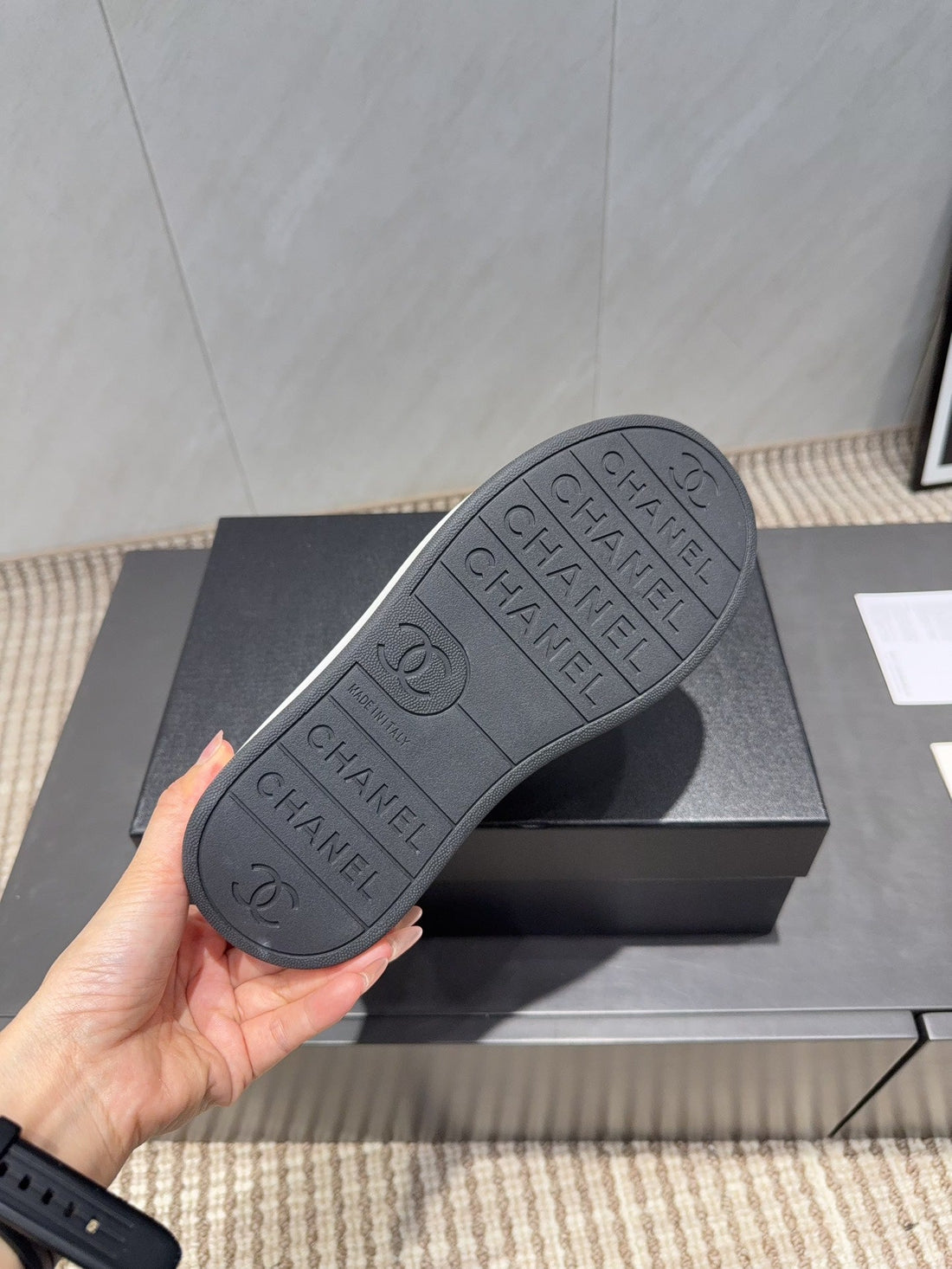 Chanel 25 Sneaker Schwarz Weiß Wildleder 540306