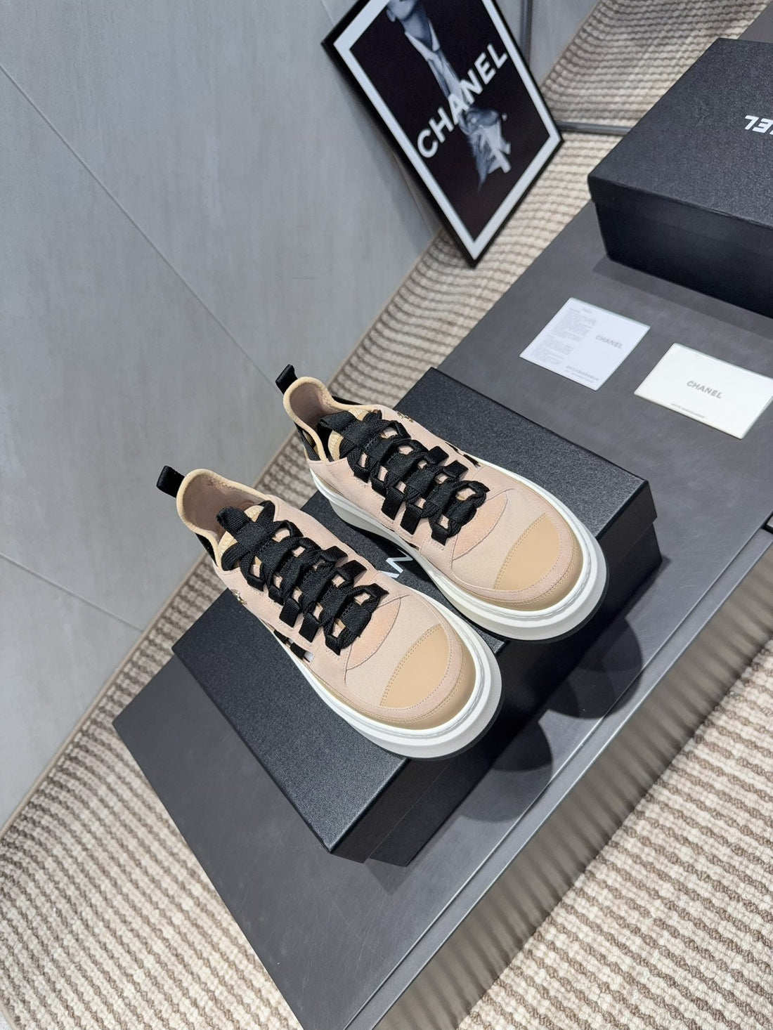 Chanel 25 Sneaker Beige Schwarz Weiß Wildleder 540307