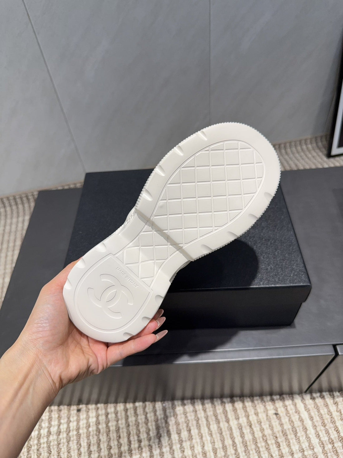 Chanel 25 Sneaker Schwarz Weiß Mesh-Gewebe 540320