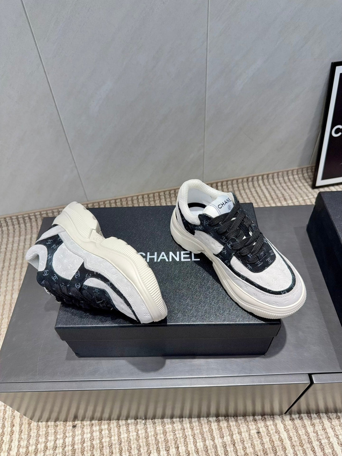 Chanel 25 Sneaker Schwarz Weiß Wildleder 540329