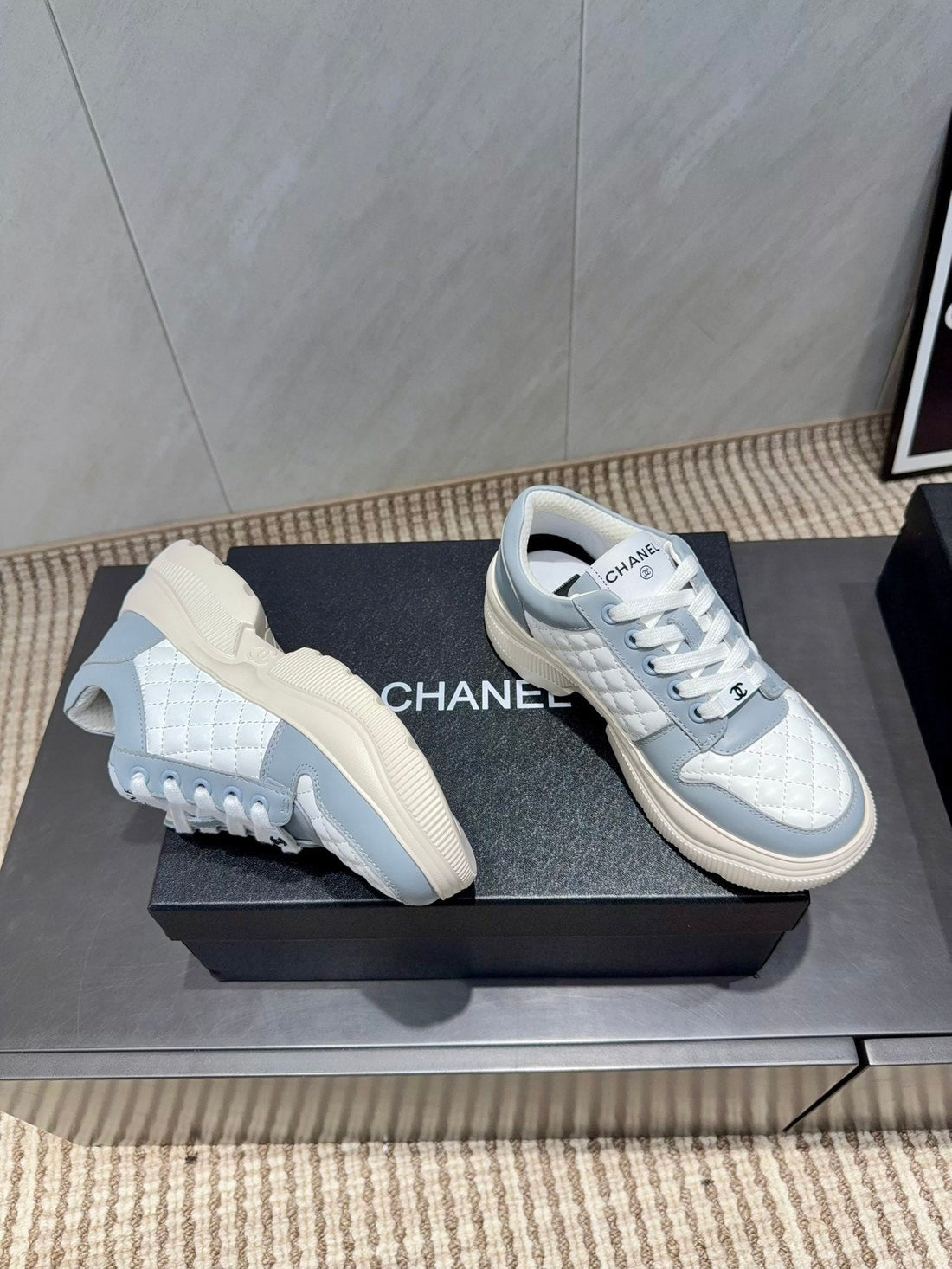 Chanel 25 Sneaker Blau Weiß Rindsleder 540335