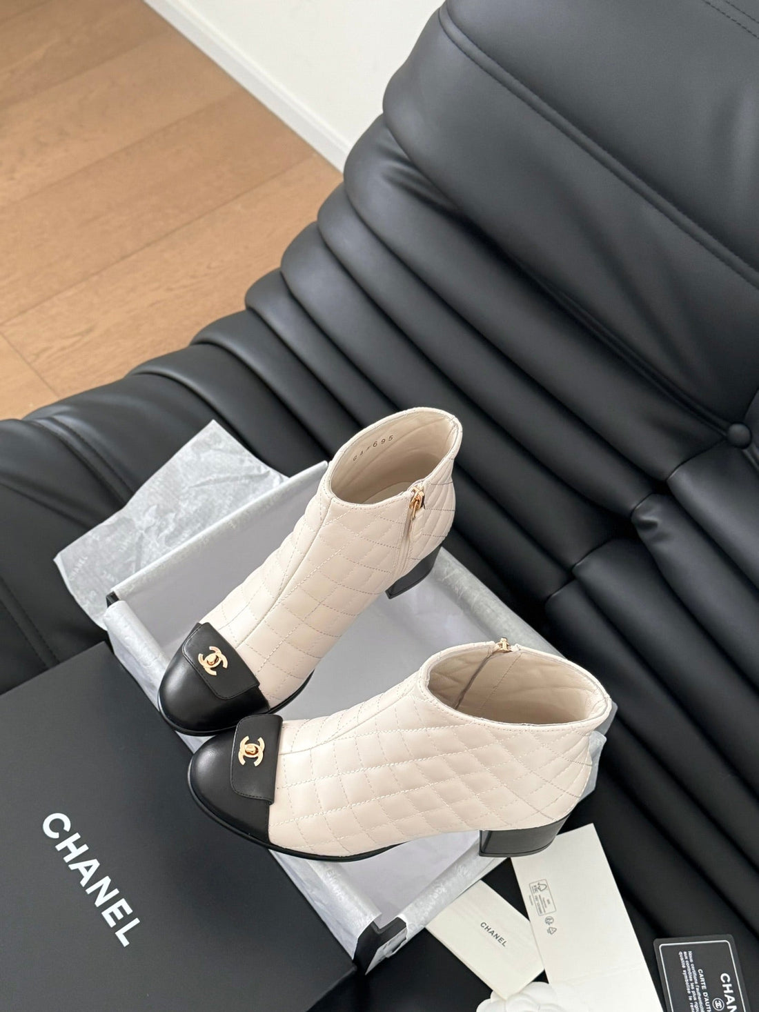 CC SHORT BOOTS 65 MM IN WHITE MIX BLACK QUILTED PATTERN LAMBSKIN