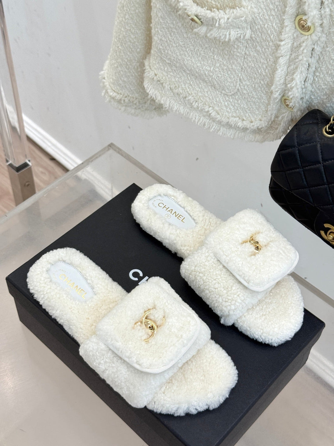 Chanel 25 Buckle Flip-up Thick-soled Slippers White Wool 465383