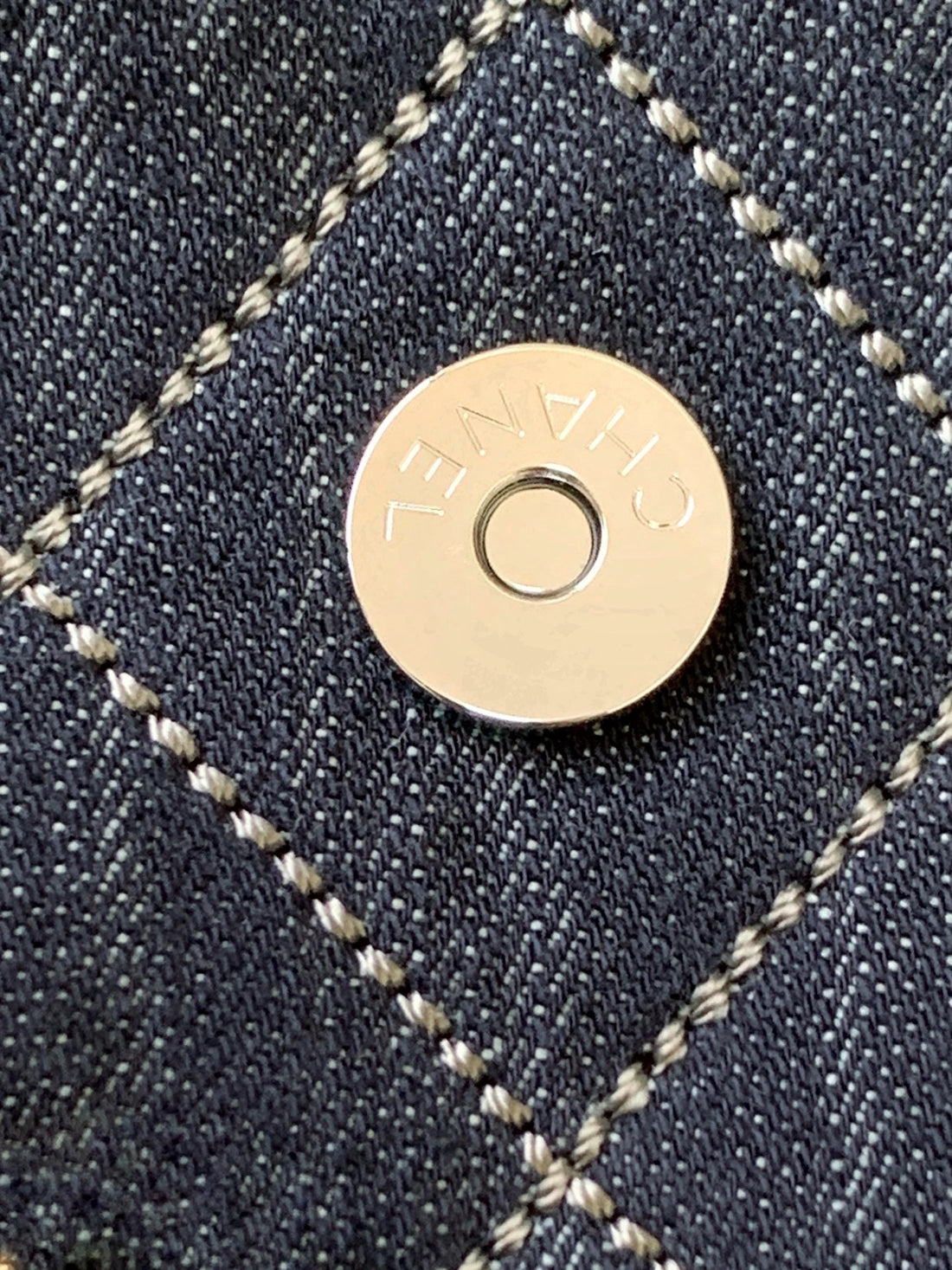 Chanel 25 Bag Marineblau 40cm Denim-Stoff 289495