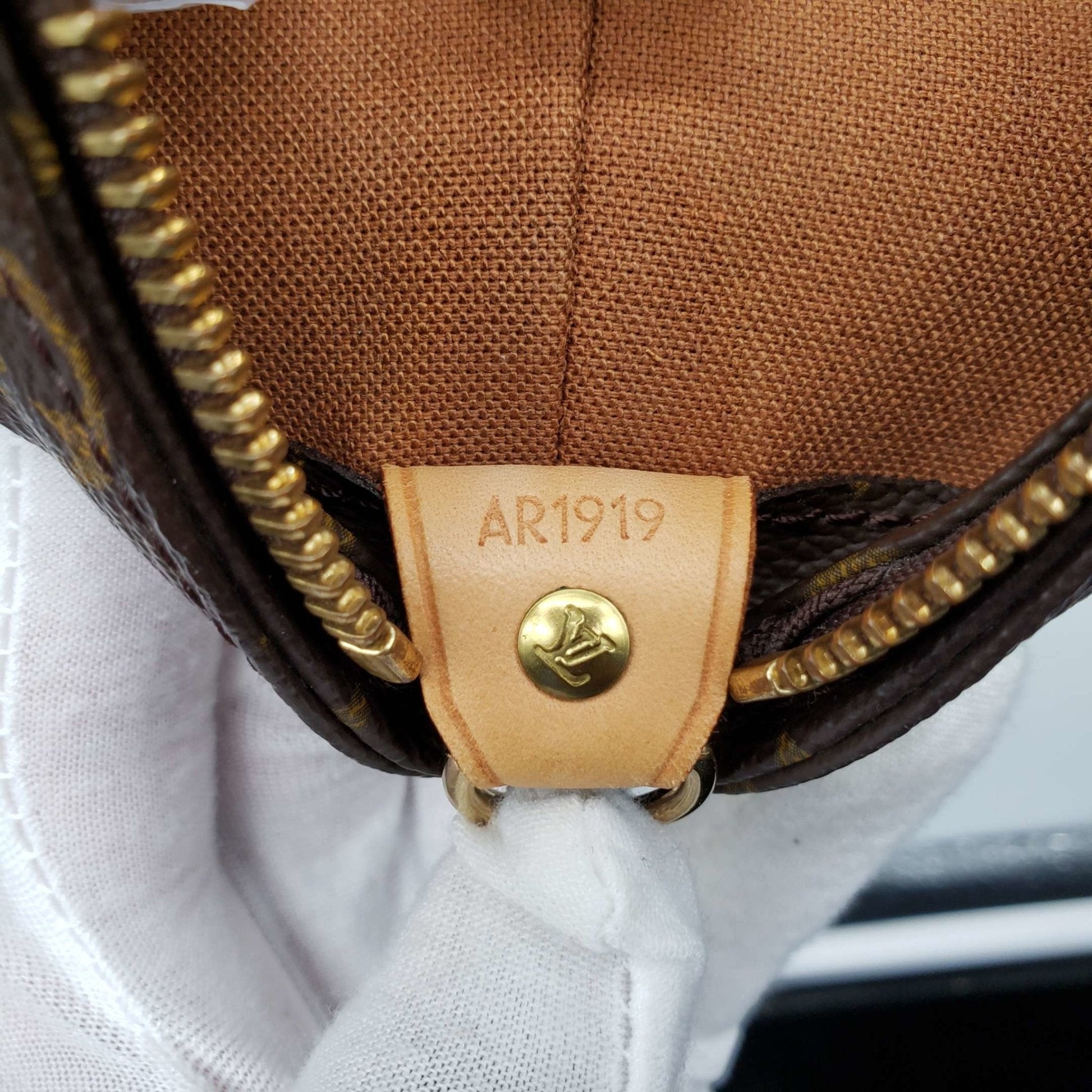 Louis Vuitton Cabas Mezzo Browns Monogram Tote Bag - Bag - 14