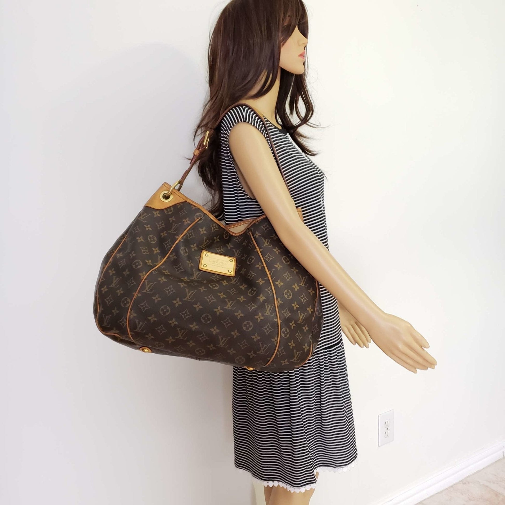 Louis Vuitton Galliera GM Monogram Tote Bag - Bag - 19
