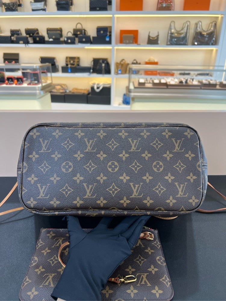 Louis Vuitton Neverfull MM Monogram Tote - Handbags - 4