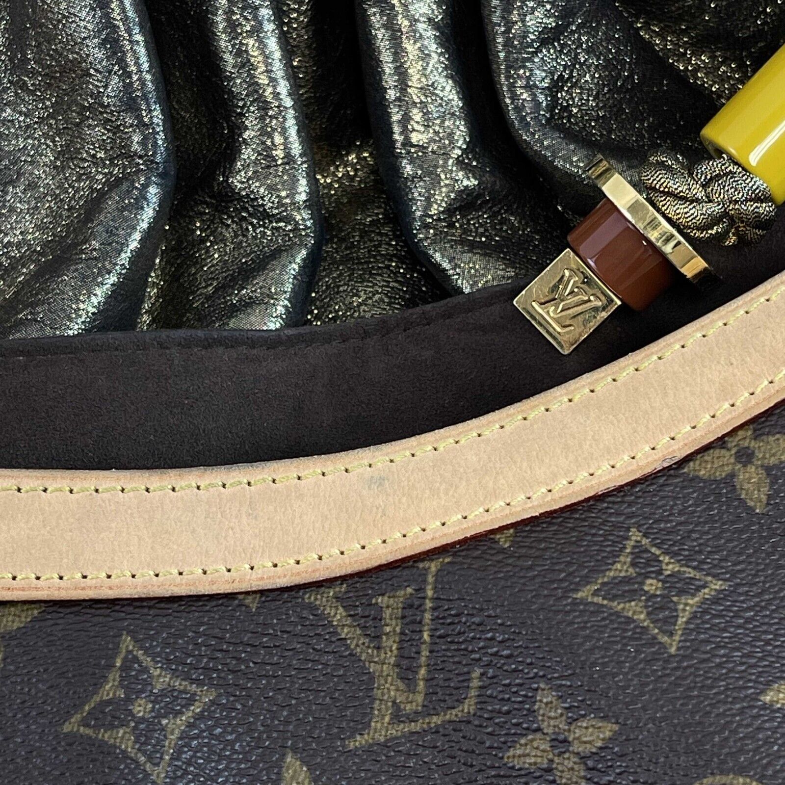 LOUIS VUITTON – Limited Edition Kalahari GM – Monogram Canvas Brown Shoulder Bag