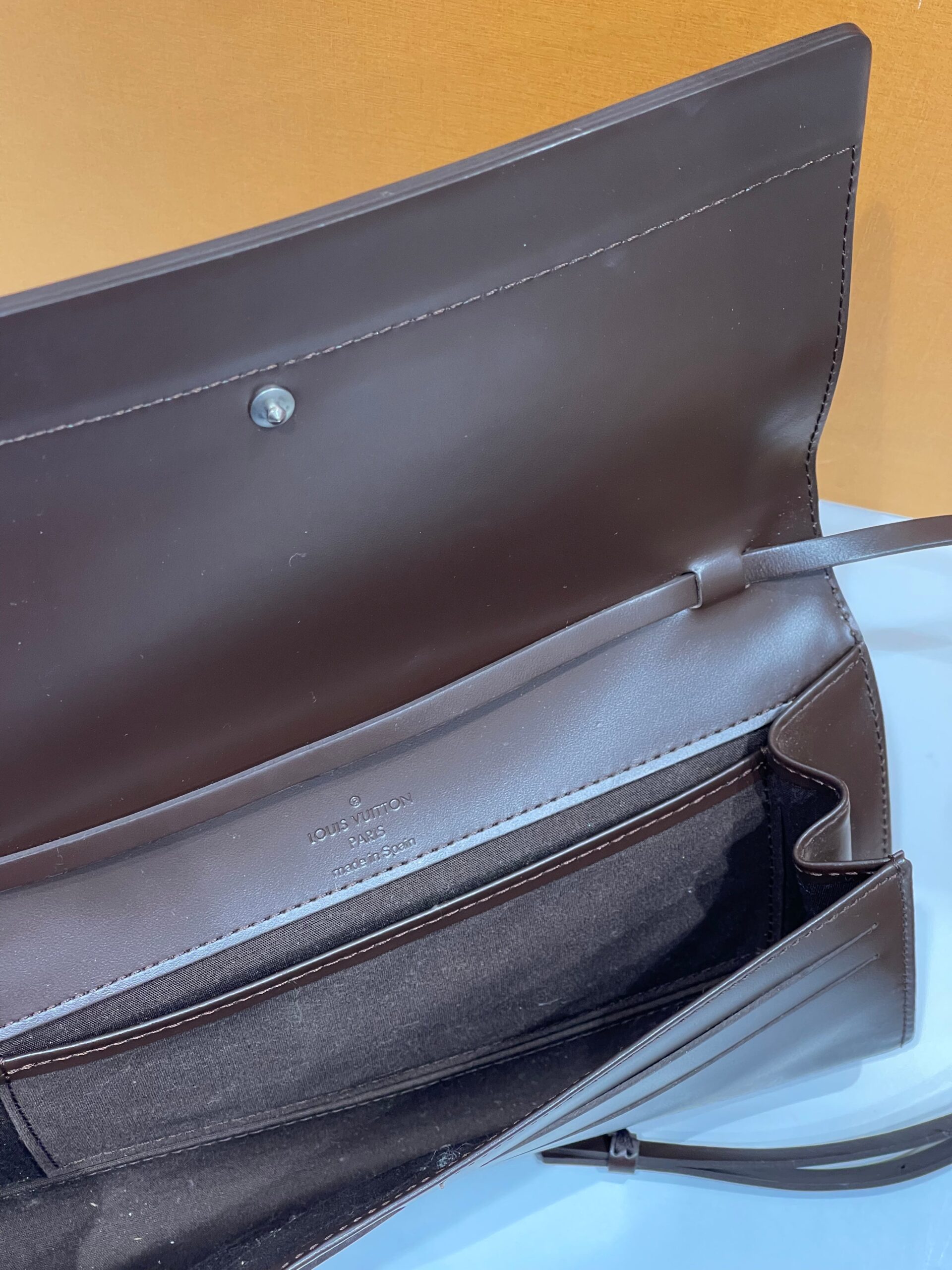 Louis Vuitton – Sac pochette accessoires PM cuir épi marron