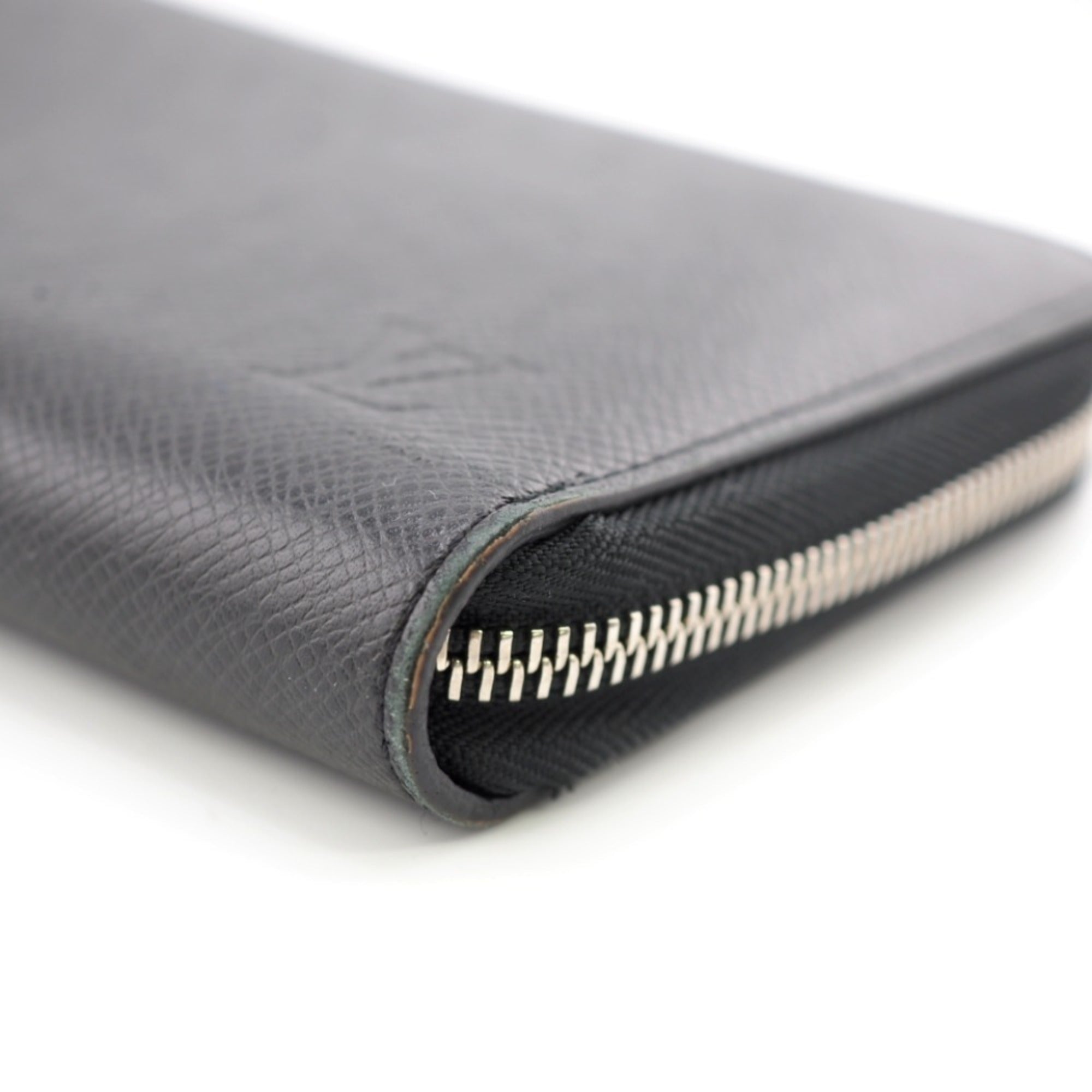 LOUIS VUITTON Zippy Organizer Taiga Long Wallet Black Men’s