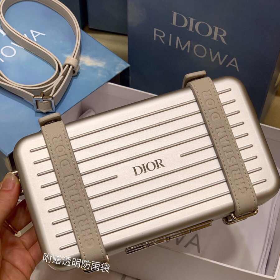 RIMOWA 20 CASE BAG IN SILVER ALUMINUM MAGNESIUM | Studio Nafay