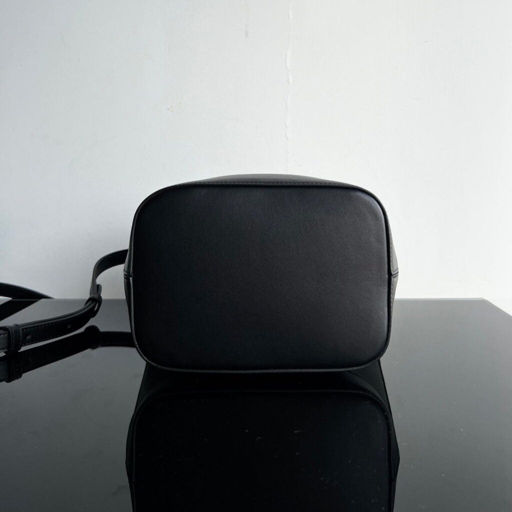 BUCKET CUIR TRIOMPHE 24 CALFSKIN BLACK - Product Image 2