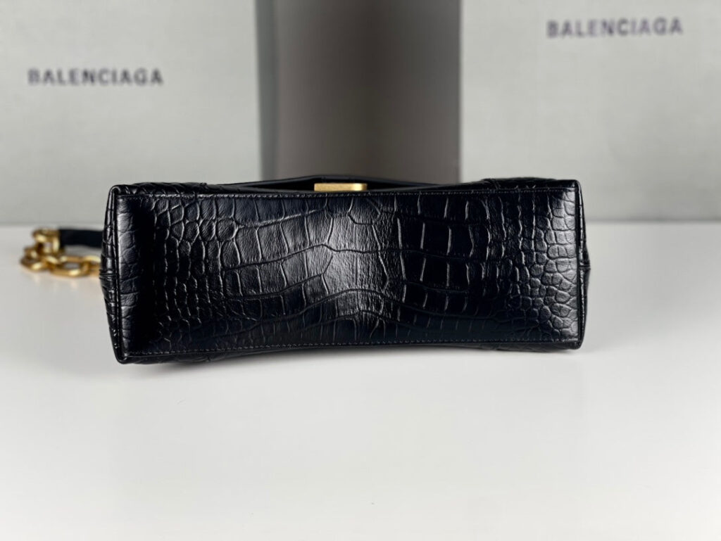 DOWNTOWN SHOULDER BAG 29 IN BLACK CROCODILE EMBOSSED CALFSKIN GOLD HARDWARE - Product Image 2