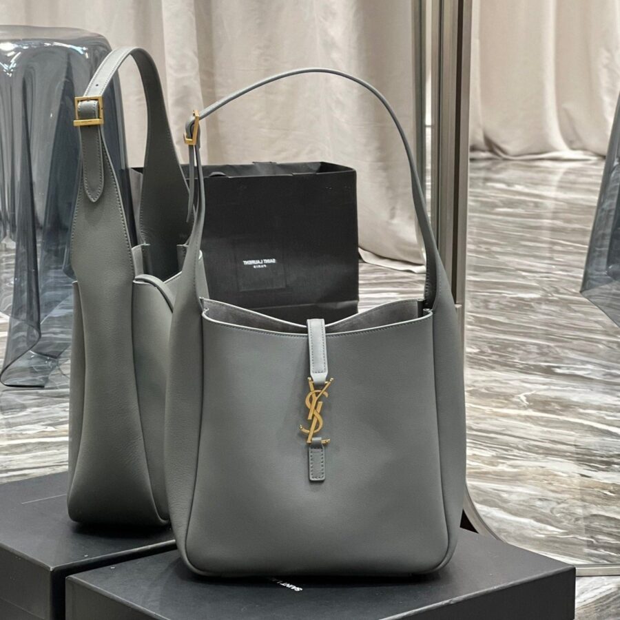 le 5a7 small 23 rock gray calfskin | Studio Nafay