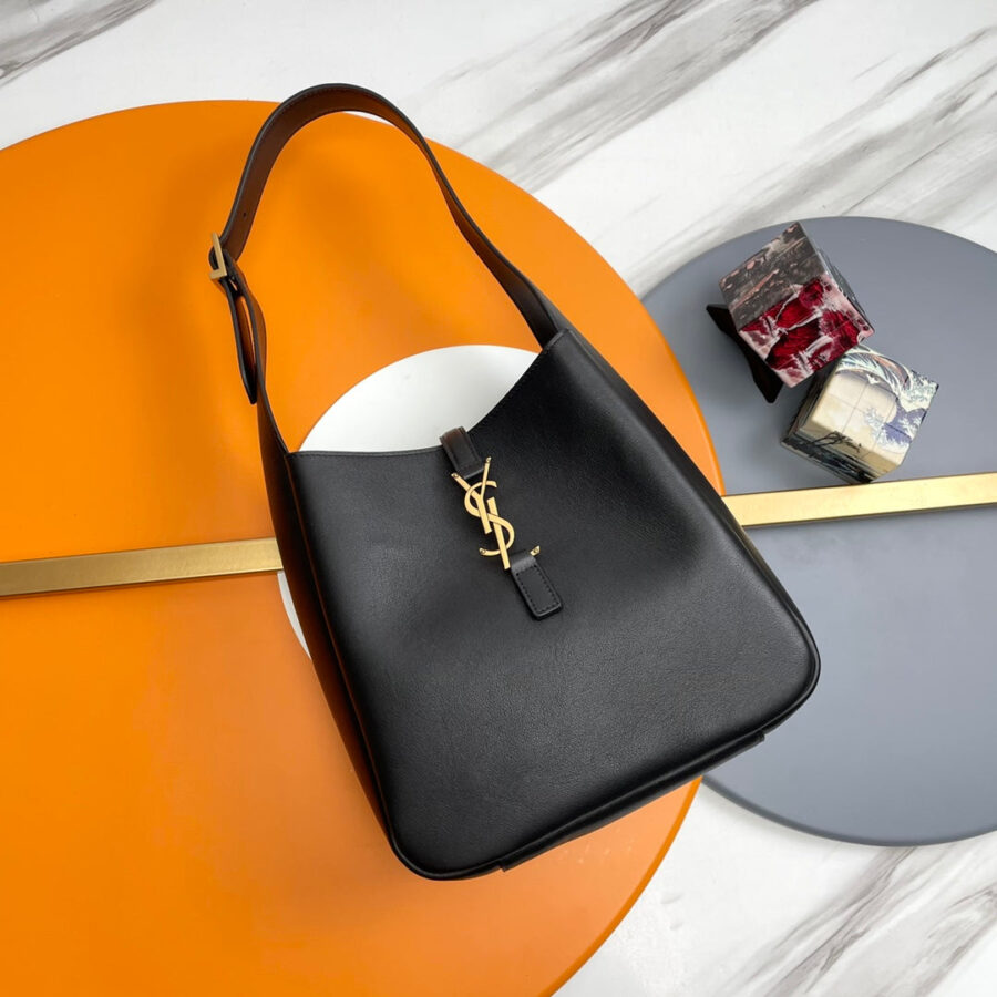le 5a7 small 23cm black calfskin | Studio Nafay