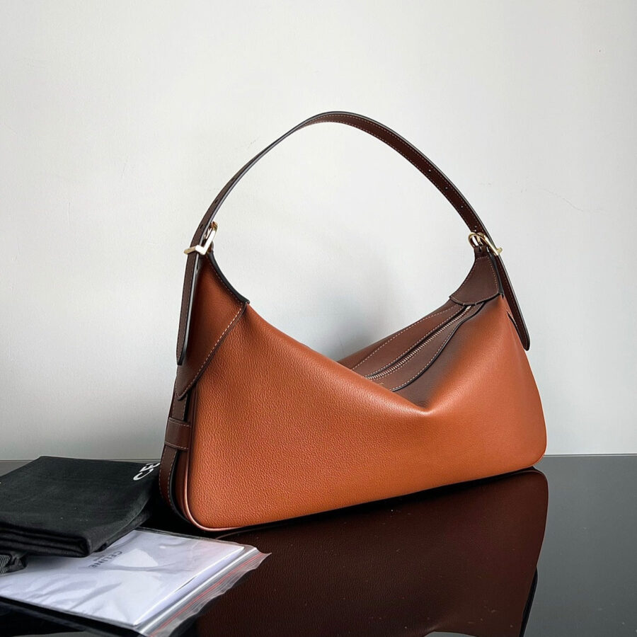 UNDERARM BAG 34 SOFT TAN BROWN CALFSKIN | Studio Nafay