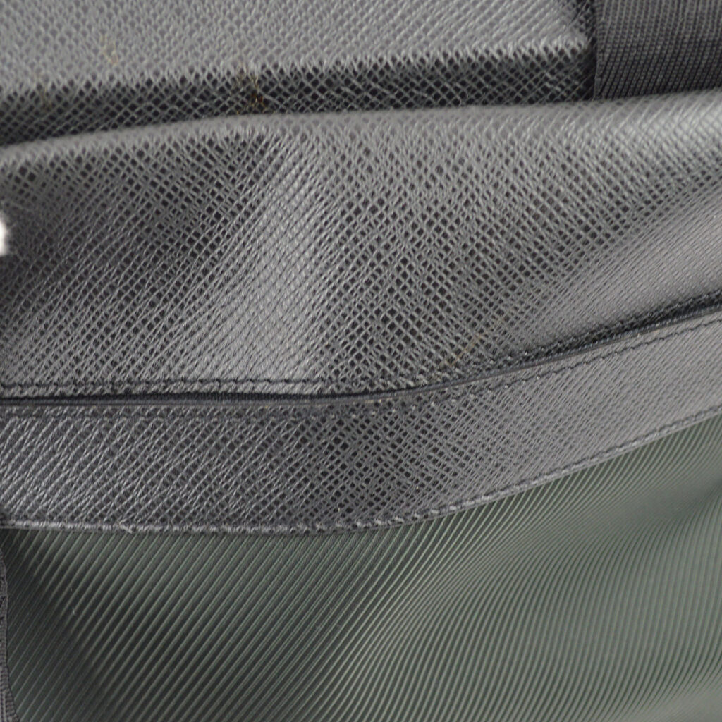 Louis Vuitton Black Taiga Beluga Shoulder Bag