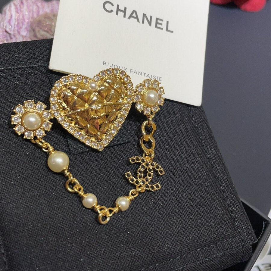 CC Brooch Gold 163085 | Studio Nafay