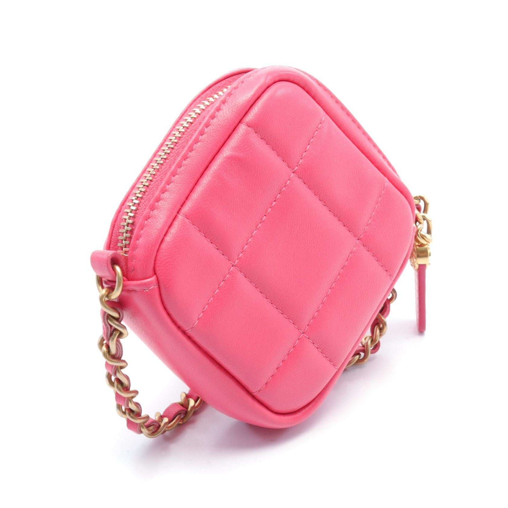 Chanel Quilted Leather Diamond Clutch with Chain Leather Crossbody Bag in Great Condition