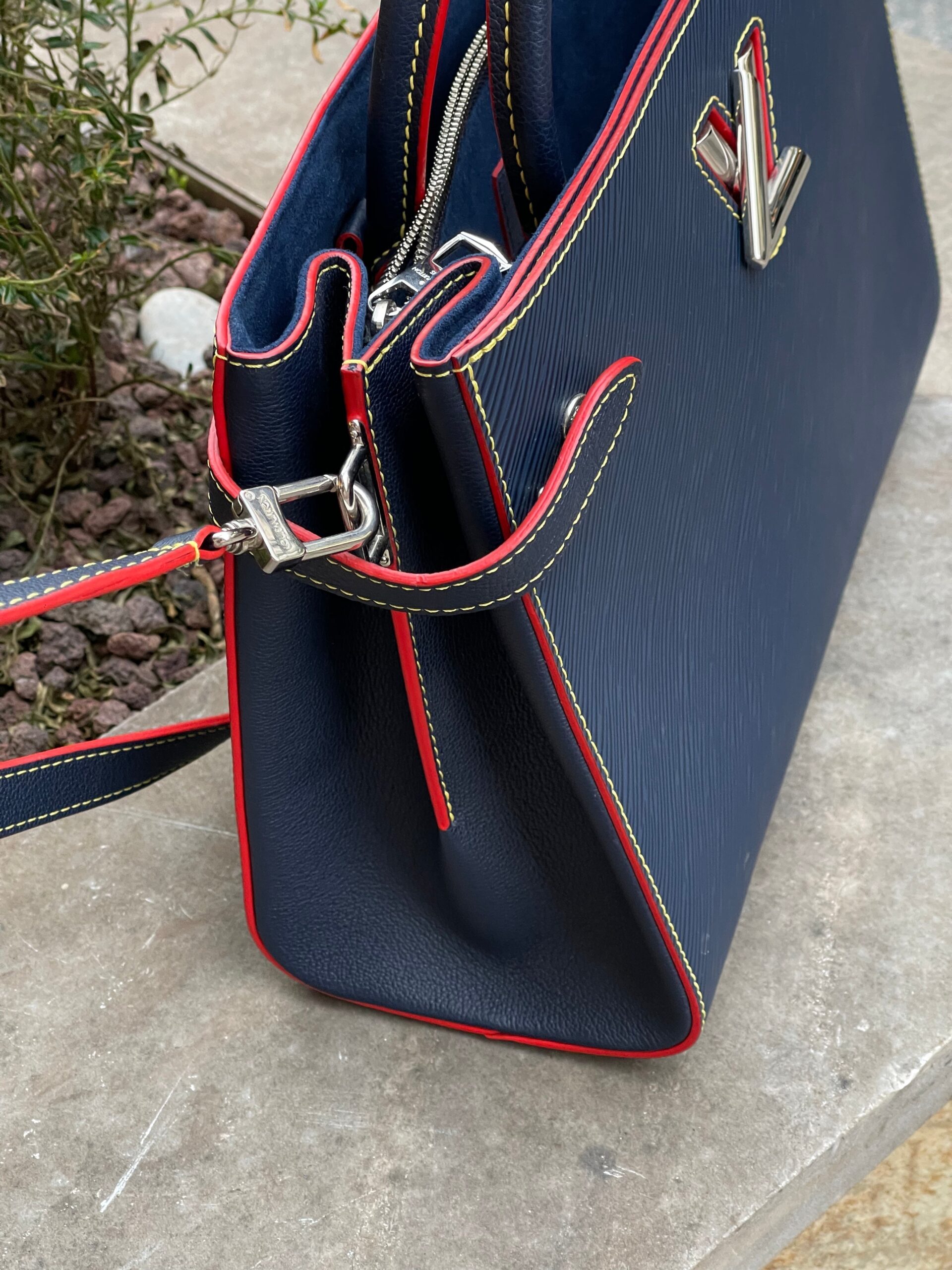 Louis Vuitton – sac twist leather shopping bag