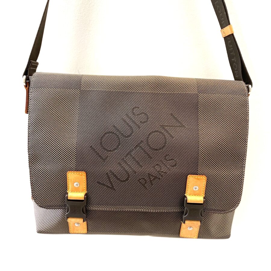 LOUIS VUITTON DAMIER GEANT LOUP MESSENGER BAG | Studio Nafay