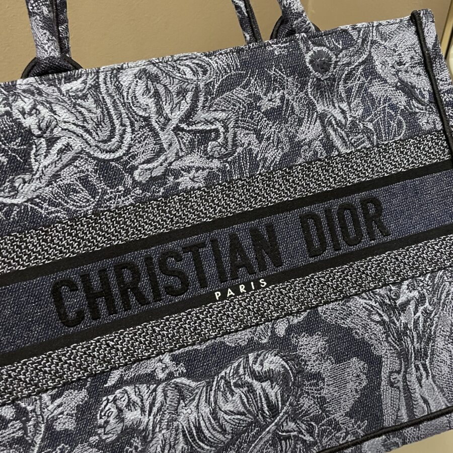 Dior Toile de Jouy Reverse Book Tote Stole Blue / Embroidery | Studio Nafay