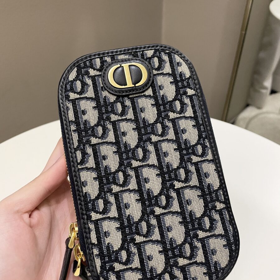 Dior 30 Montaigne Phone Pouch Blue Oblique | Studio Nafay