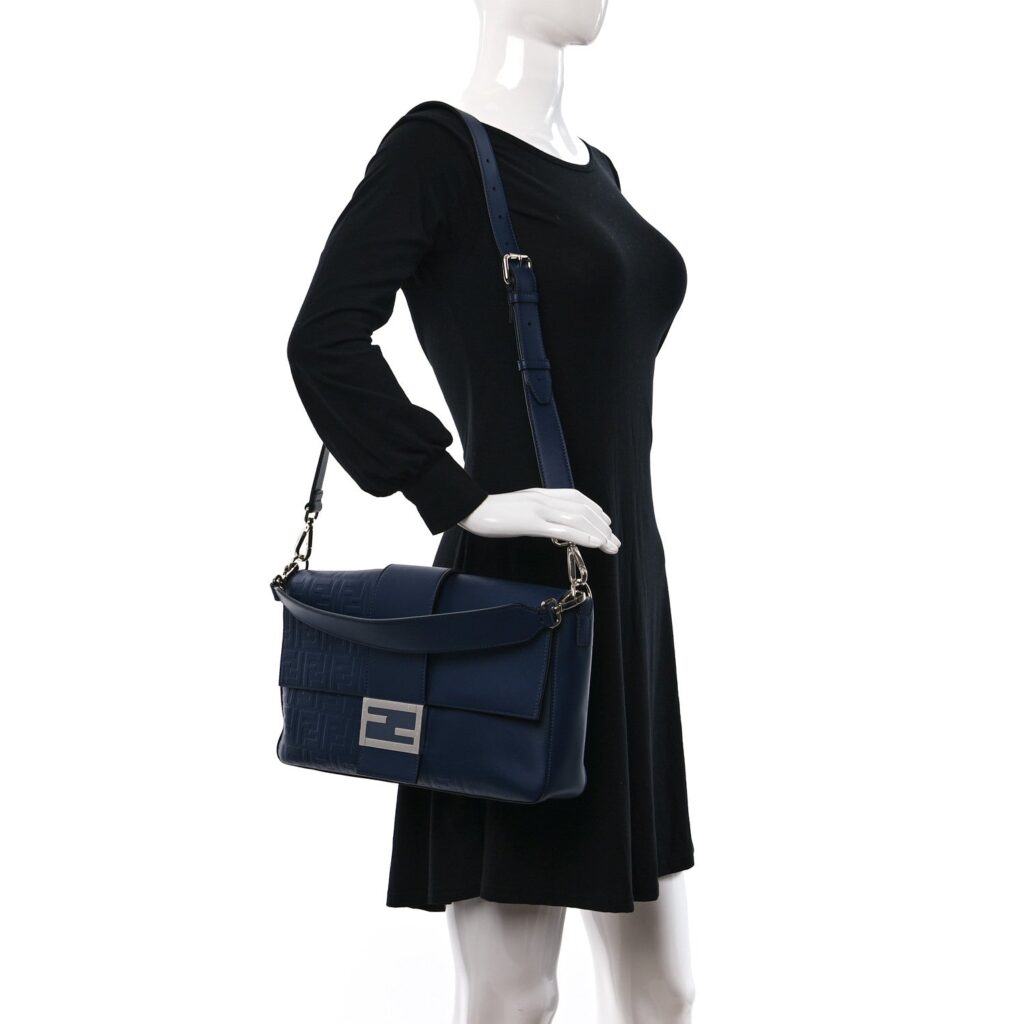 FENDI VITELLO GRACE FF LARGE BAGUETTE BAG - Product Image 2