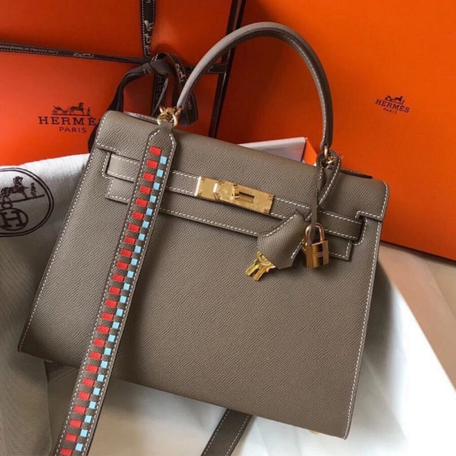 New woman Luxury Hermes Handbag | Studio Nafay