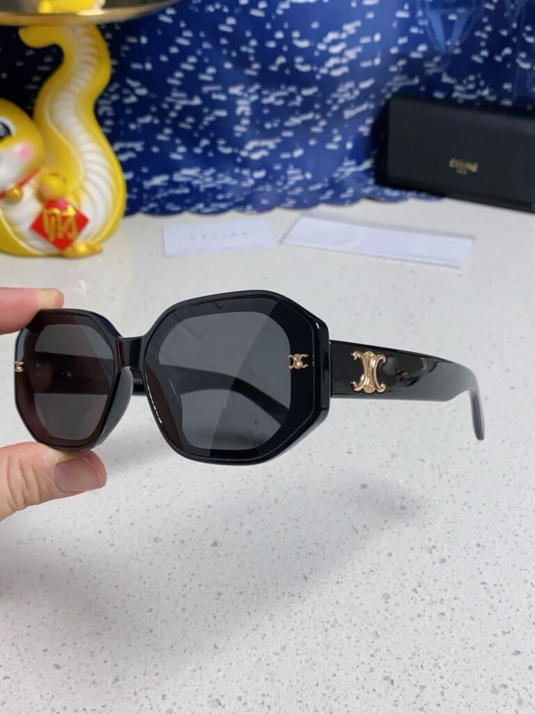 TRIOMPHE SQUARE SUNGLASS 566744 IN BLACK ACETATE - Product Image 2