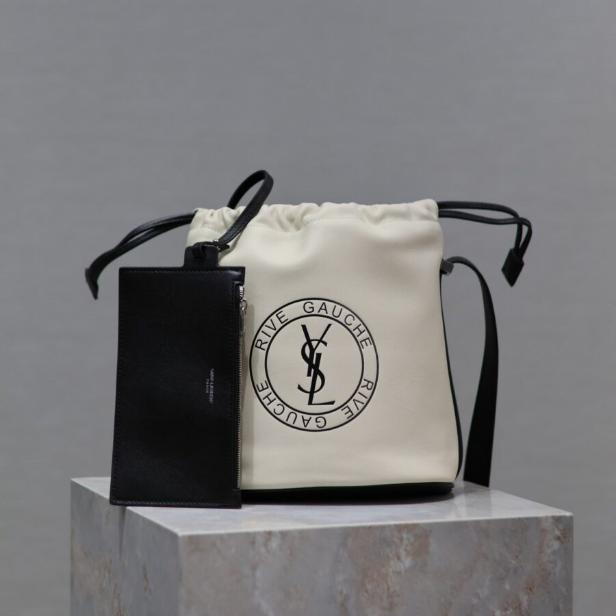 RIVE GAUCHE BUCKET BAG 23 IN WHITE CALFSKIN | Studio Nafay