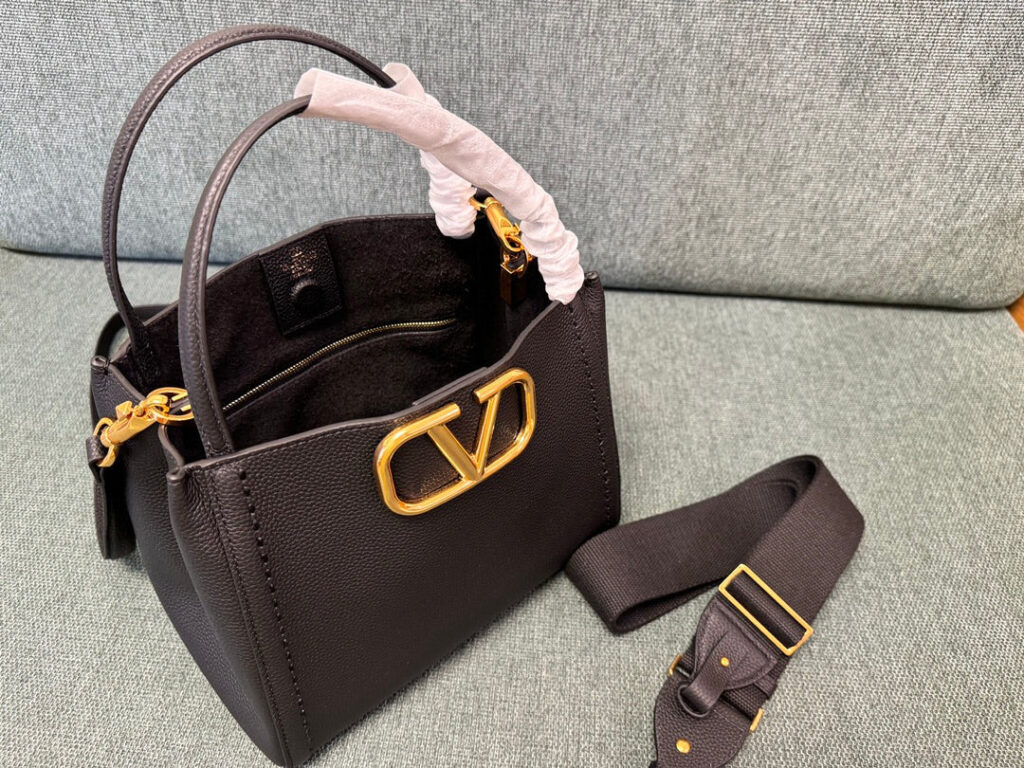 VALENTINO small handbag black calfskin 538531 - Product Image 2