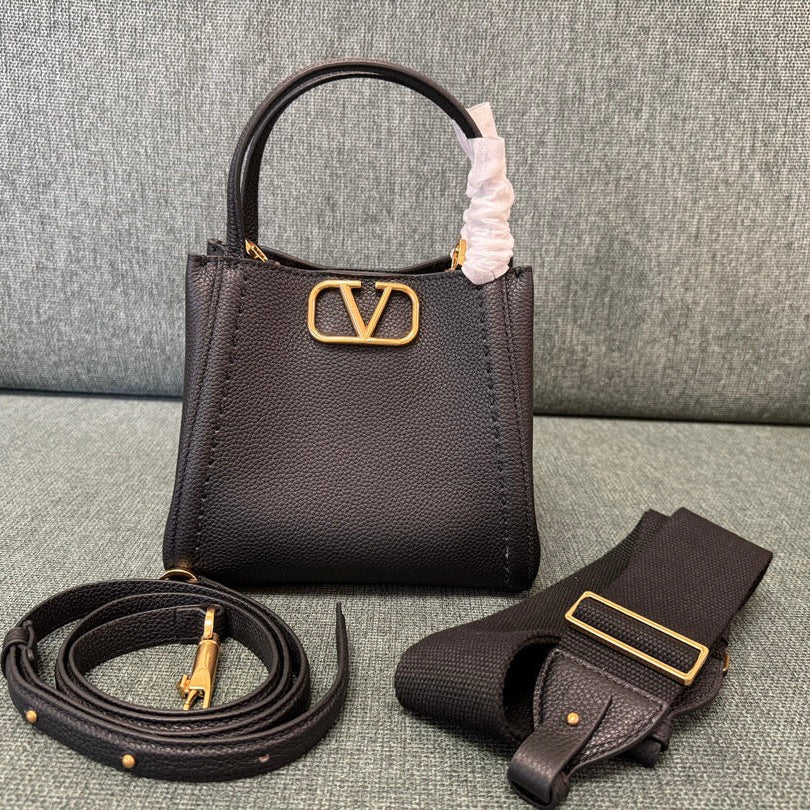 VALENTINO small 19 handbag black calfskin 538538 | Studio Nafay