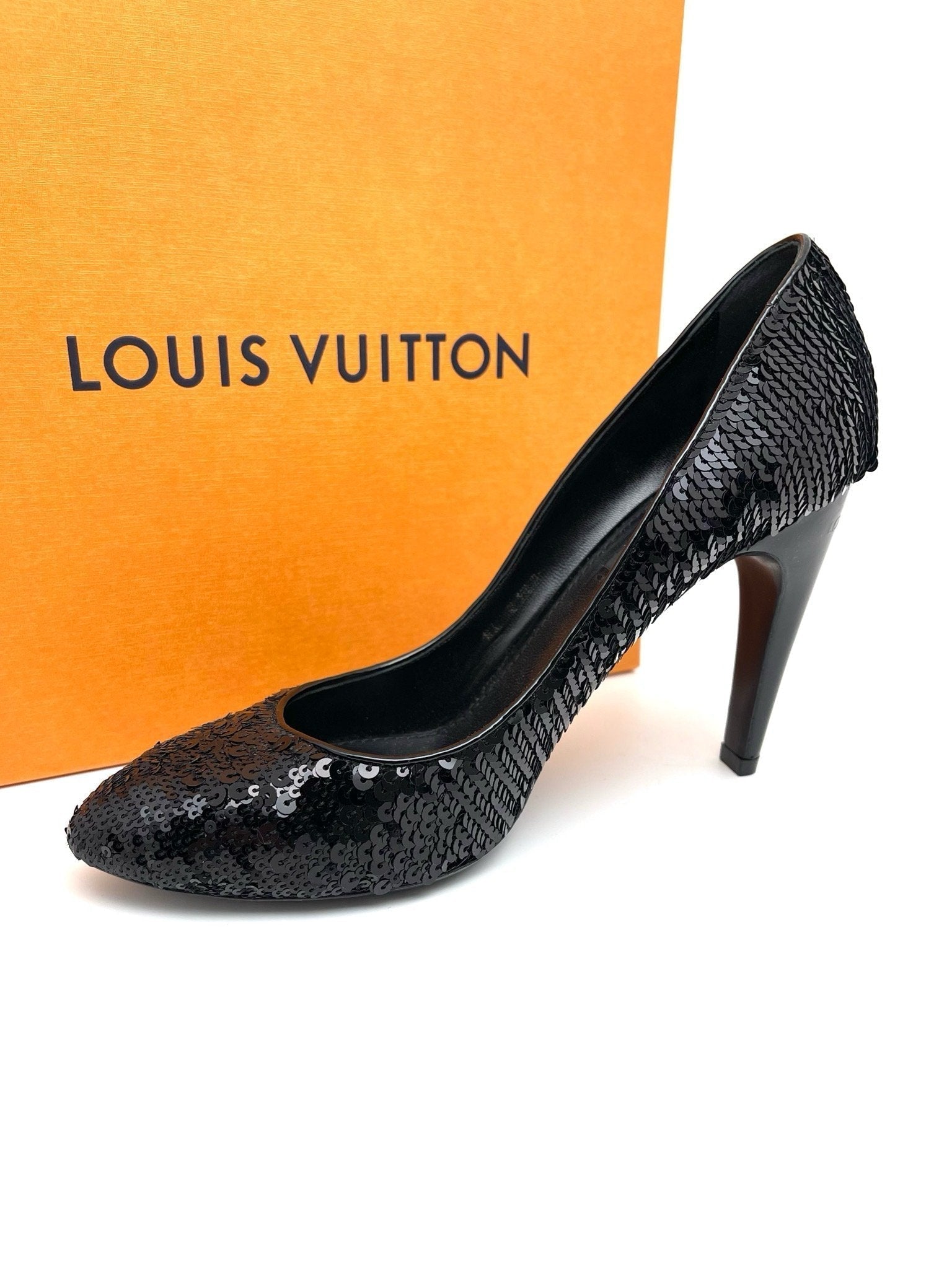 Louis Vuitton – Escarpins à sequins T.39