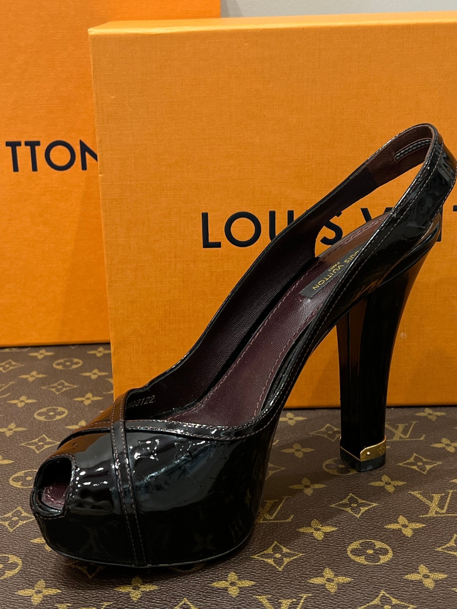 Louis Vuitton – escarpins plateforme cuir vernis bordeaux