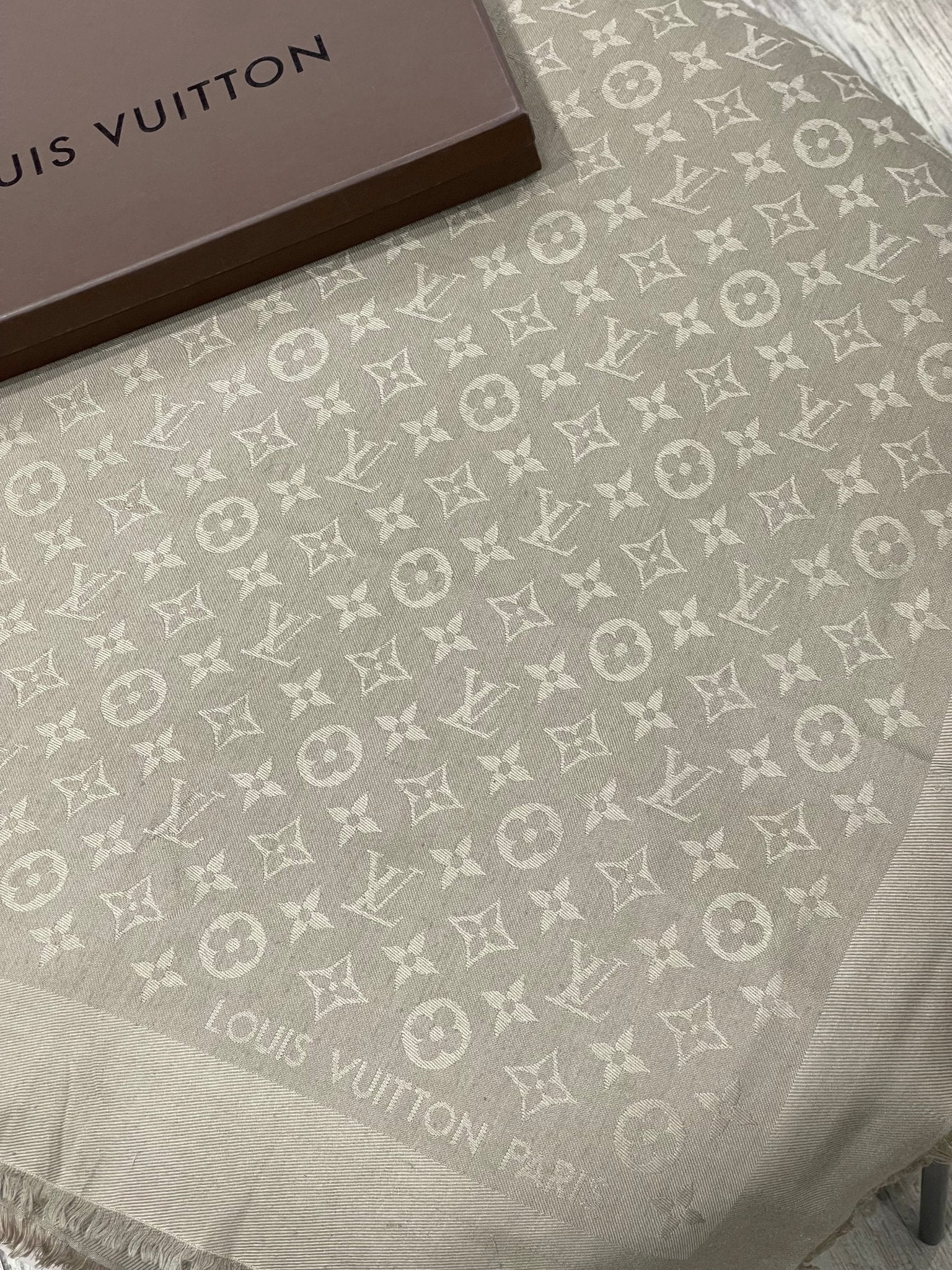 Louis Vuitton – Étole 140×140