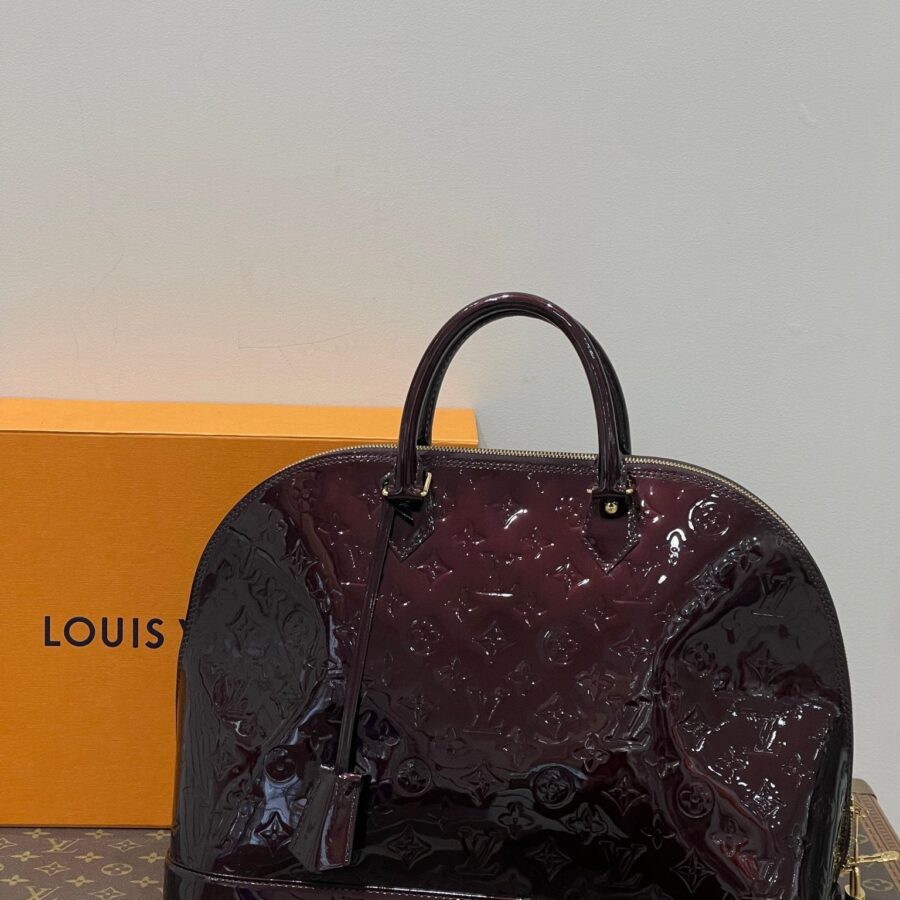 Louis Vuitton - Sac Alma cuir empreintes verni
