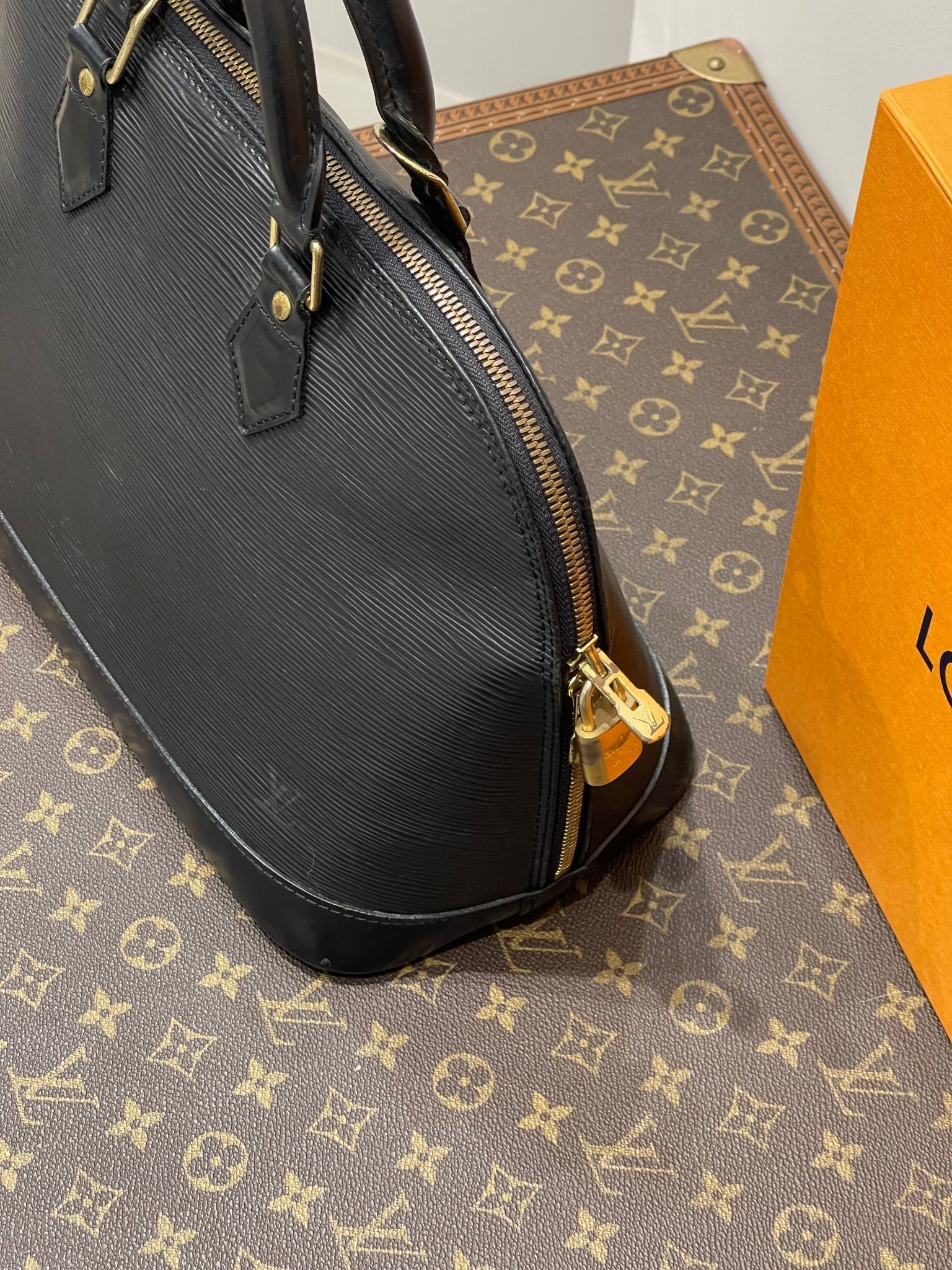 Louis Vuitton – Sac Alma MM noir épi