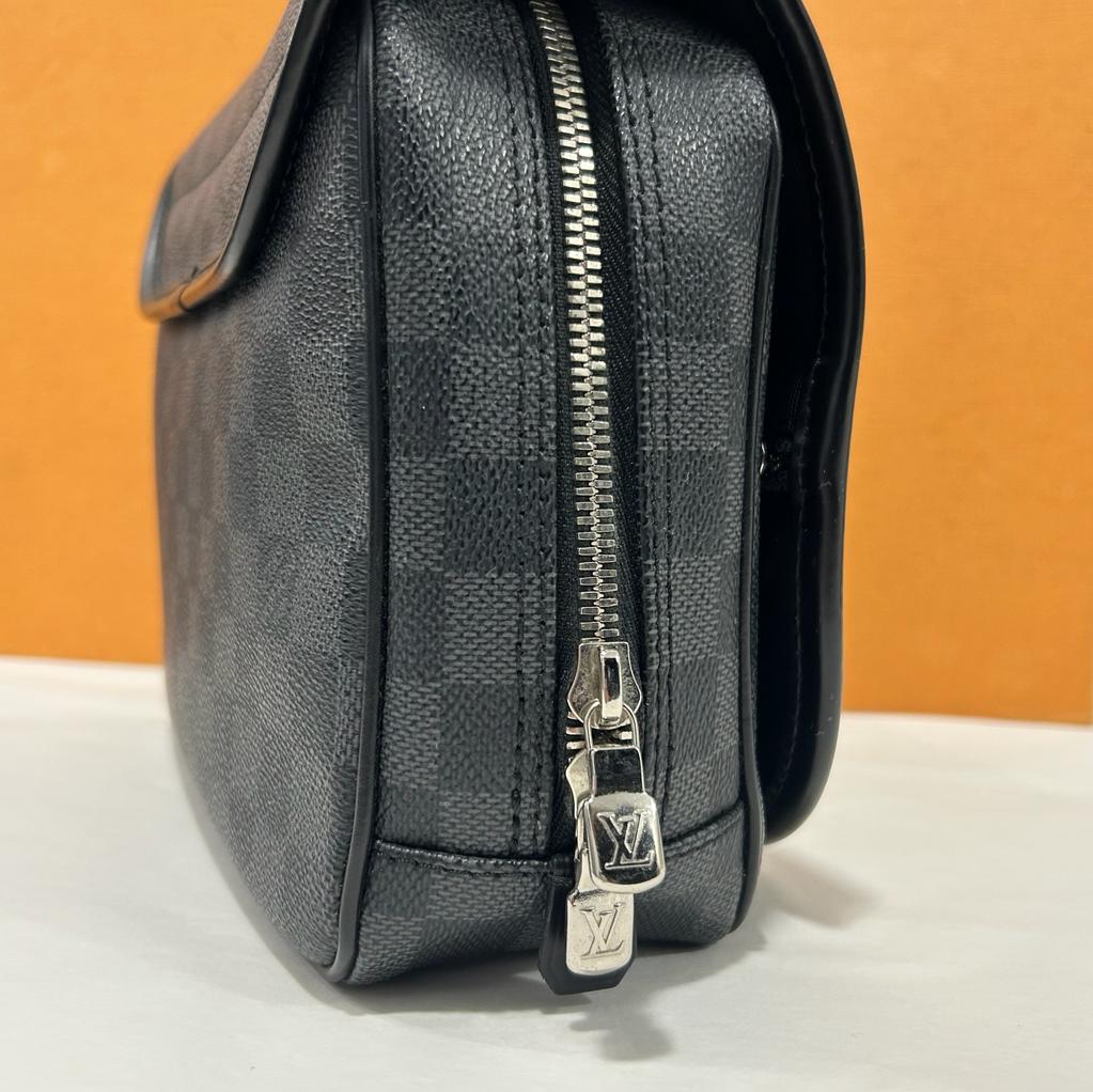 Louis vuitton – Trousse de toilette homme.