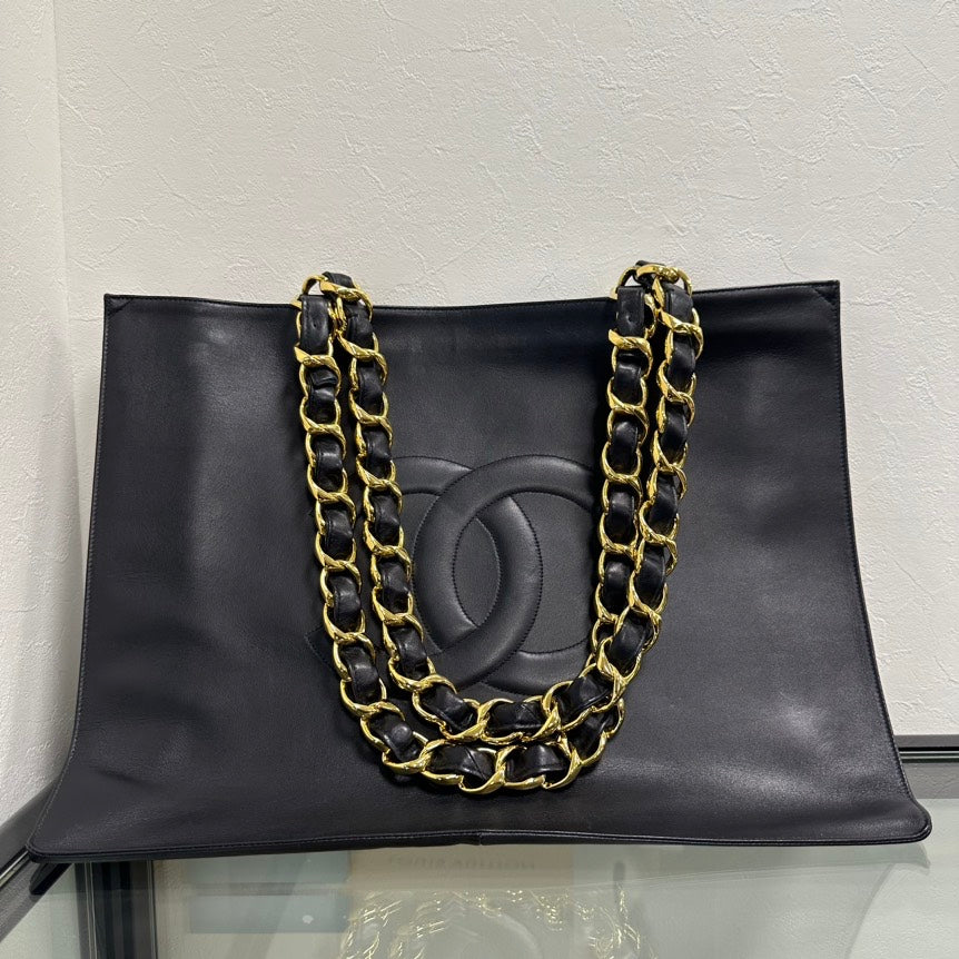 Chanel Chain Tote Bag 8900 | Studio Nafay