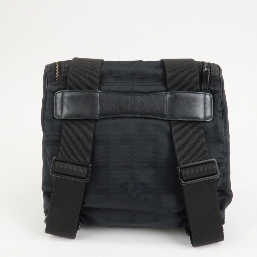 Chanel Leather Black Elegant Handbag 3 | Studio Nafay