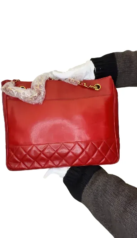 Leather handbag Chanel Red in Leather A- A