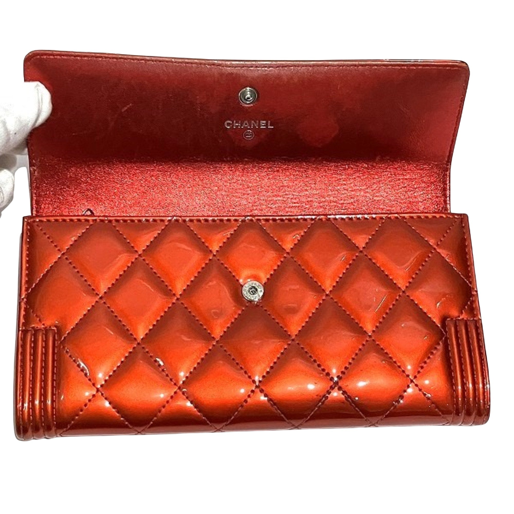 Chanel Leather Handbag Style 101