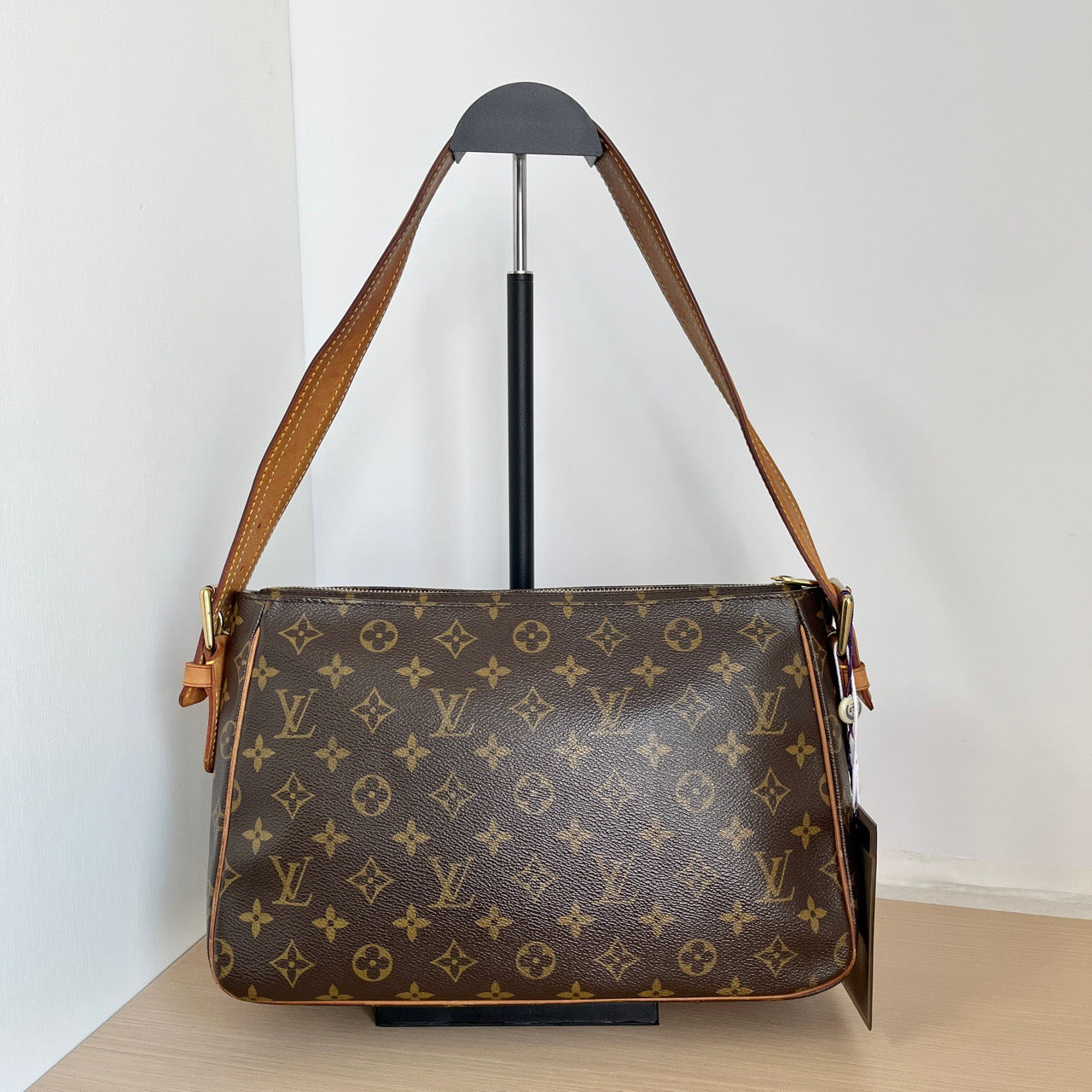 LOUIS VUITTONShoulder Bag
