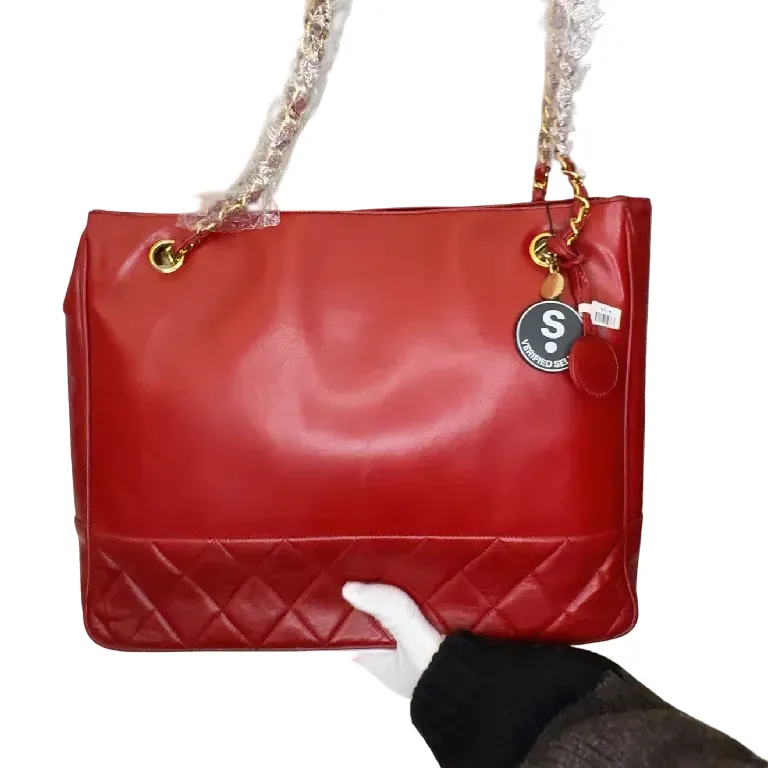 Leather handbag Chanel Red in Leather A- A | Studio Nafay