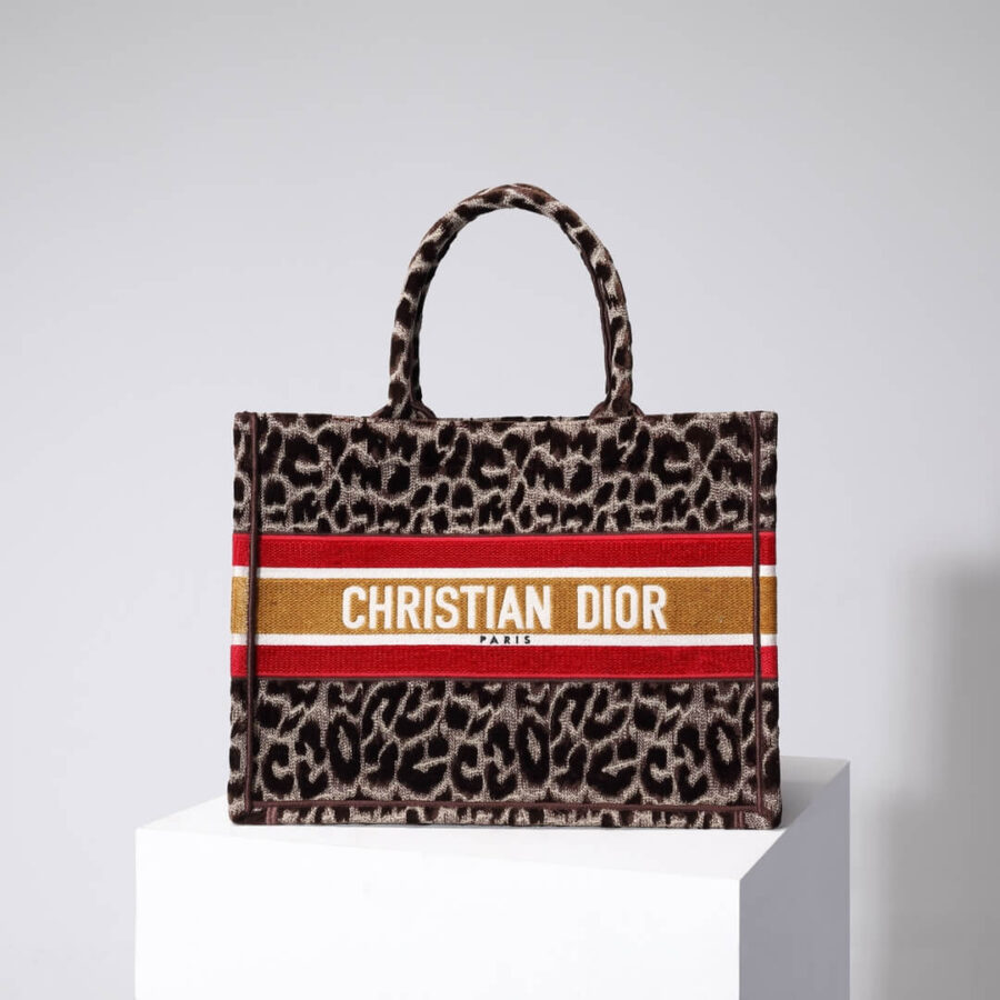 Book Tote BIG size 41.5cm 36.5cm Embroidery LOGO red Handbag Beige Mizza | Studio Nafay