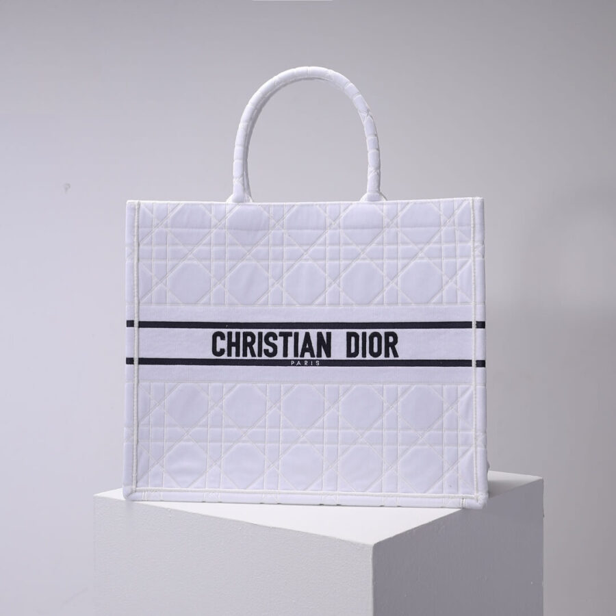 Book Tote BIG size 41.5cm 36.5cm Embroidery LOGO red Handbag white | Studio Nafay