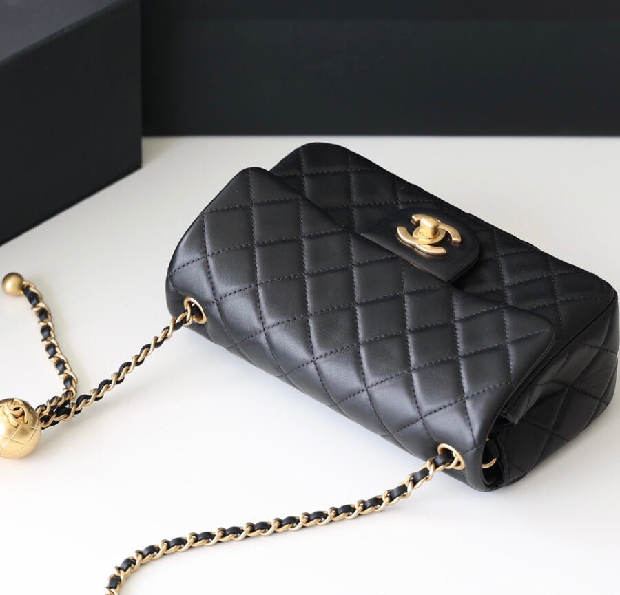 FLAP BAG 20CM GOLD HARDWARE BLACK LAMBSKIN | Studio Nafay