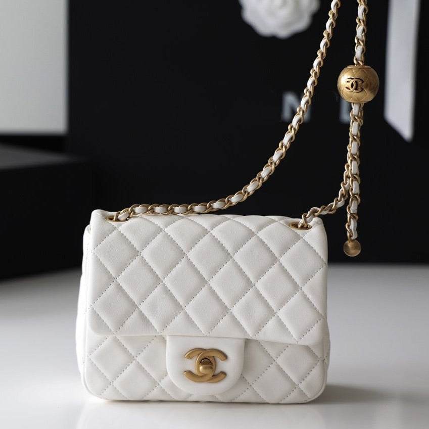 FLAP BAG 17CM WHITE LAMBSKIN GOLD HARDWARE | Studio Nafay