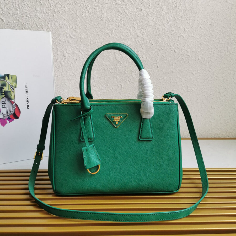 MEDIUM GALLERIA 28 GREEN SAFFIANO LEATHER | Studio Nafay
